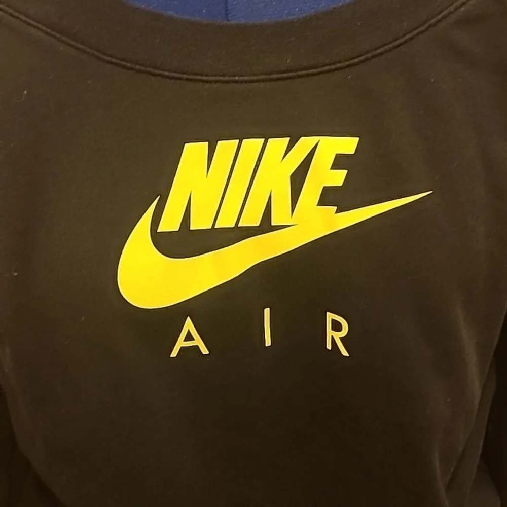 Nike women's sweatshirt Sz S. Scoop neck banded bottom and cuffs. (#1801C)